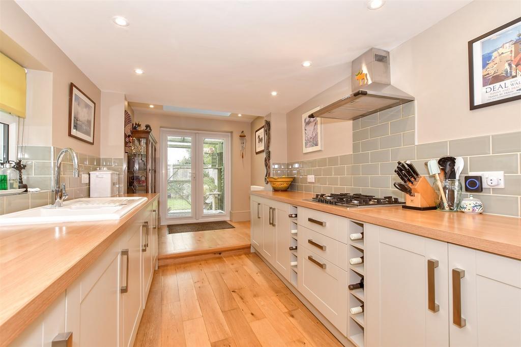 College Road, Deal, Kent 2 bed detached house for sale £400,000