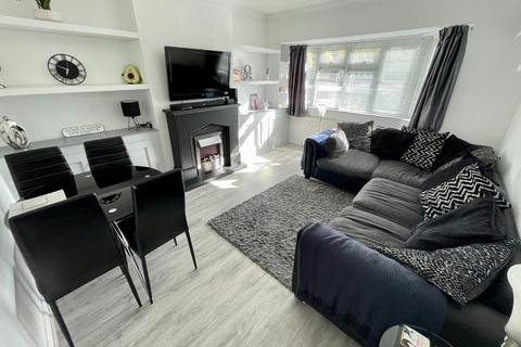 2 bedroom maisonette for sale, Hillary Close, Luton, Bedfordshire, LU3 3DL