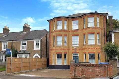 2 bedroom maisonette to rent, 19 Princes Road, Weybridge KT13