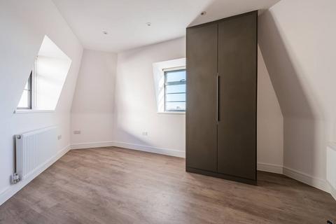 Studio to rent, Gladstone House,, Wood Green, London, N22