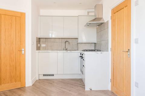 Studio to rent, Gladstone House,, Wood Green, London, N22