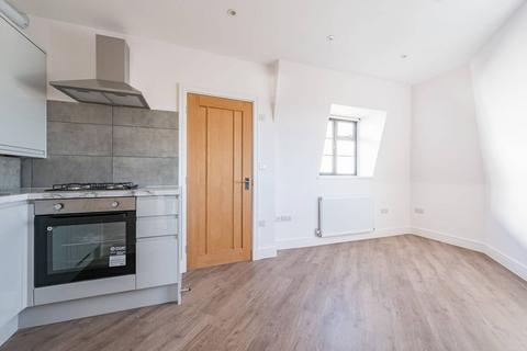 Studio to rent, Gladstone House,, Wood Green, London, N22