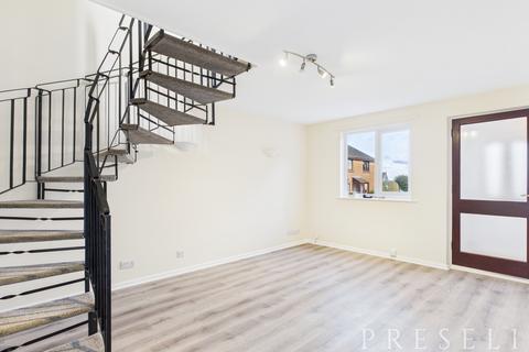 2 bedroom semi-detached house to rent, Tlysfan, Fishguard