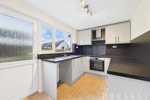 2 bedroom semi-detached house to rent, Tlysfan, Fishguard