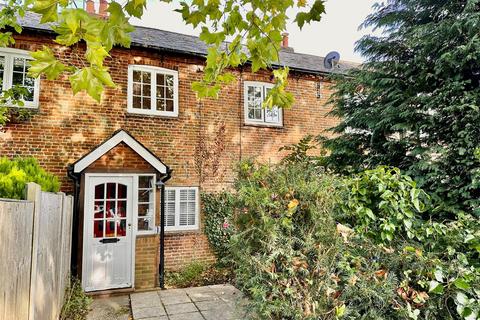 2 bedroom cottage for sale, The Hart, Farnham