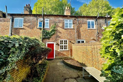 2 bedroom cottage for sale, The Hart, Farnham