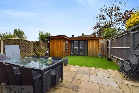 23 Barry Close, Crawley, RH10 5AH