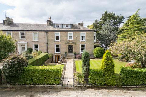 4 bedroom end of terrace house for sale, Swan Road, Harrogate