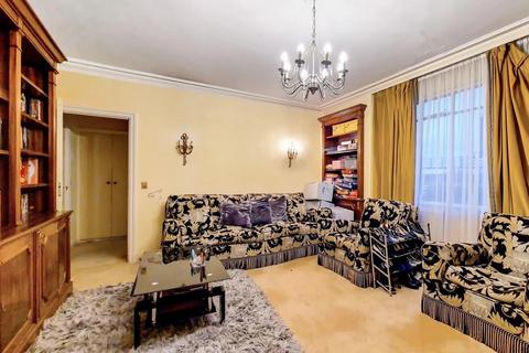 5 bedroom flat for sale, Riverside Drive, NW11