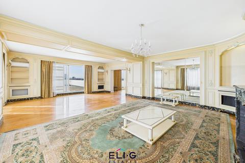 undefined, Riverside Drive, NW11