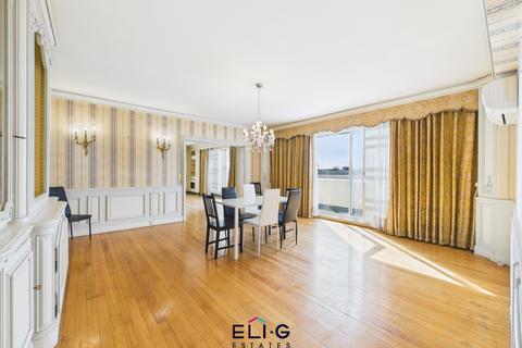undefined, Riverside Drive, NW11