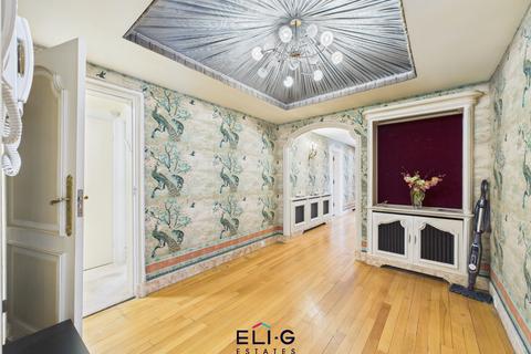 undefined, Riverside Drive, NW11