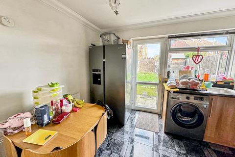 15 Apsledene, Gravesend, DA12 5ED