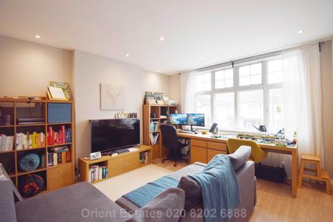 2 bedroom flat to rent, Hayes Crescent, London