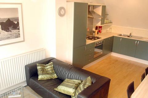 1 bedroom in a house share to rent, St Davids Square, London E14