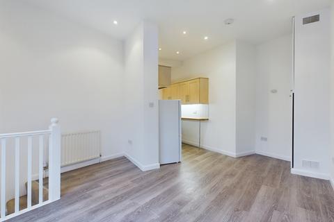 2 bedroom flat to rent, Caxton Road, Wimbledon, London