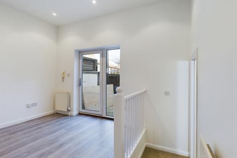 2 bedroom flat to rent, Caxton Road, Wimbledon, London