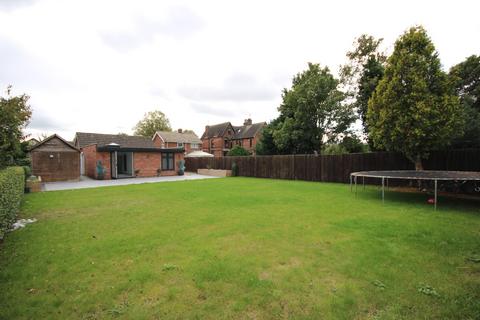 4 bedroom bungalow to rent, Burton Road, Burton upon Trent DE14