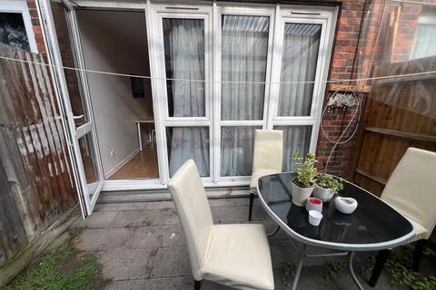 3 bedroom maisonette to rent, 3 Bedroom Garden Maisonette For Rent London, N19