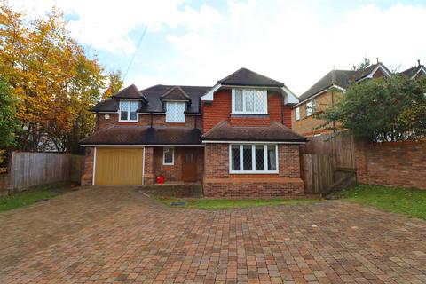 5 bedroom detached house to rent, Goodyers Avenue, Radlett