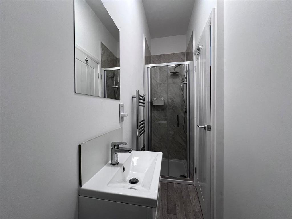 Room 1 - Downstairs Front - ensuite.jpg