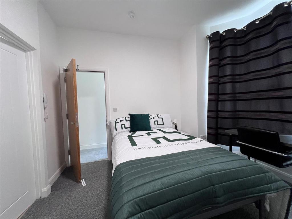 Room 1 - Downstairs Front 5.jpg
