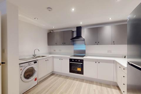 5 bedroom flat to rent, Wilmslow Road, Withington