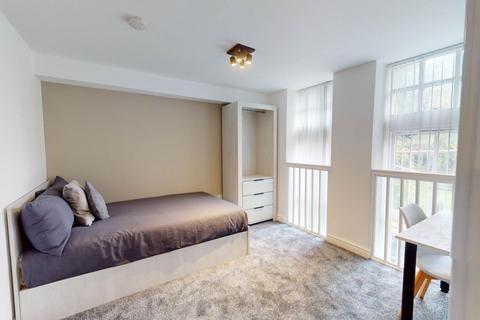 5 bedroom flat to rent, Wilmslow Road, Withington