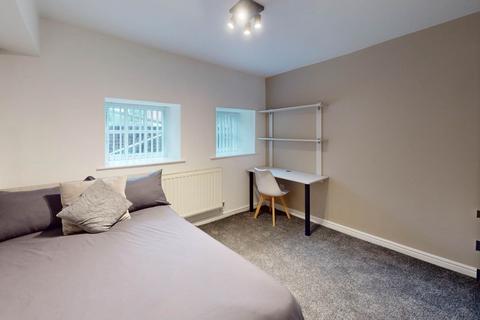 5 bedroom flat to rent, Wilmslow Road, Withington