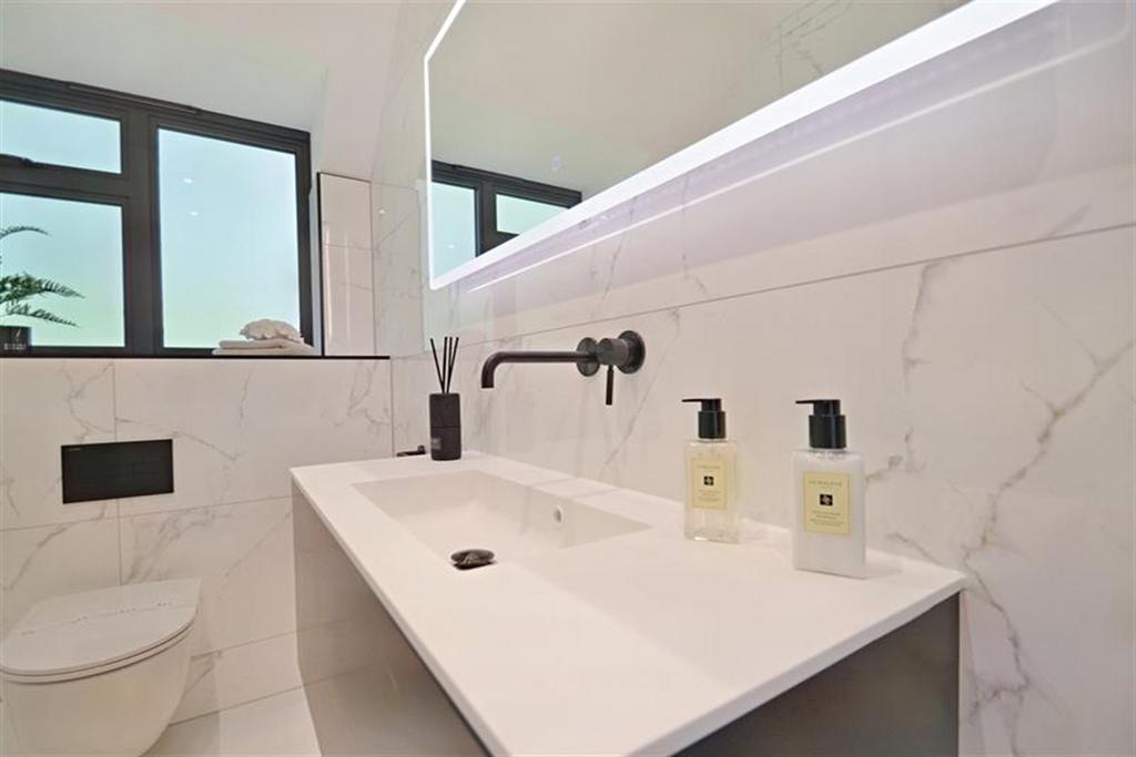 En Suite Bathroom