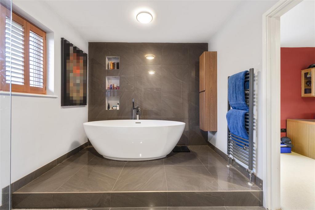 En-Suite Bathroom