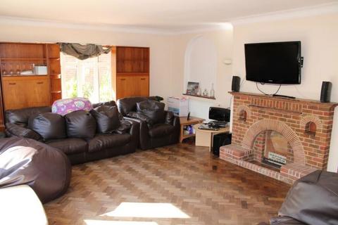 4 bedroom property for sale, Oxford Road, Stone, Aylesbury, Buckinghamshire, HP17 8PB