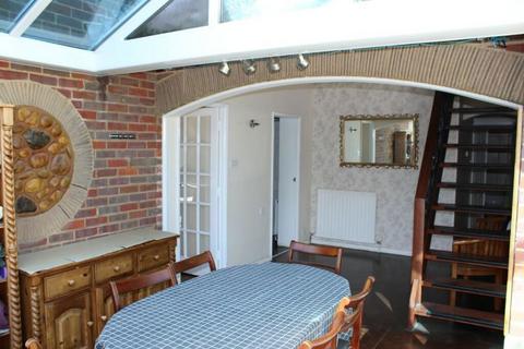 4 bedroom property for sale, Oxford Road, Stone, Aylesbury, Buckinghamshire, HP17 8PB