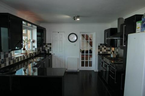 4 bedroom property for sale, Oxford Road, Stone, Aylesbury, Buckinghamshire, HP17 8PB