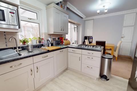 3 bedroom semi-detached house for sale, Onslow Crescent, Bradford