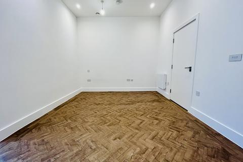 Studio to rent, Brook Street, Chelmsford