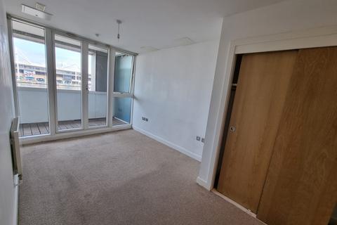 2 bedroom flat to rent, Rayleigh Road, Newham E16