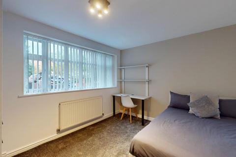 2 bedroom flat to rent, Wilmslow Road, Withington