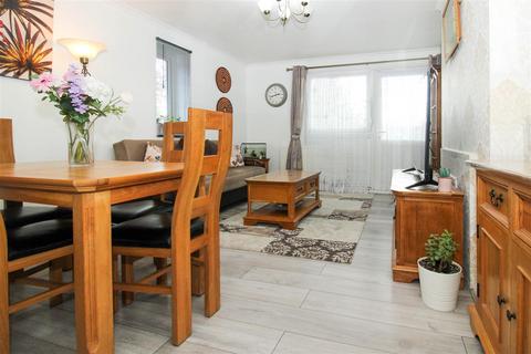 2 bedroom flat for sale, Scotland Green., London