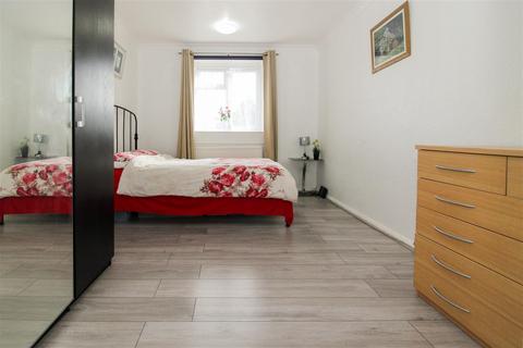 27 Scotland Green, London, N17 9TX