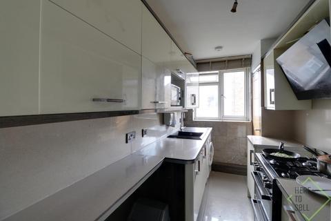 2 bedroom flat for sale, Enfield EN3