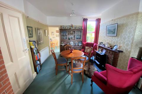 32 Idris Villas, Tywyn, LL36 9AW