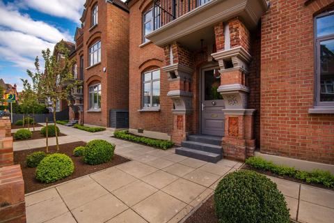 3 bedroom flat for sale, Harold Road, Crystal Palace, London, SE19