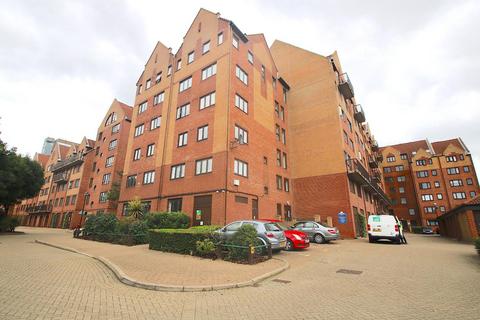 4 bedroom flat to rent, 1 Rembrandt Close, London E14