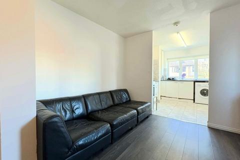 4 bedroom flat to rent, 1 Rembrandt Close, London E14