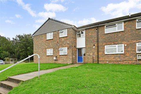 2 bedroom flat to rent, Herington Road, Arundel