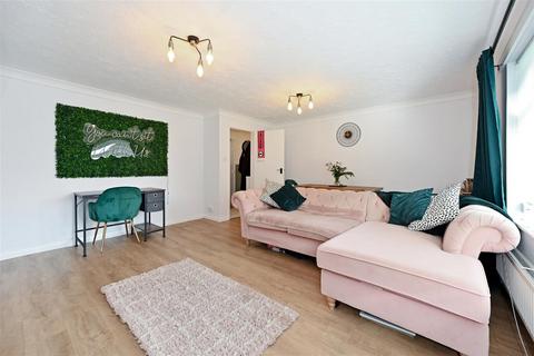 2 bedroom flat to rent, Herington Road, Arundel