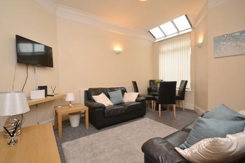 4 bedroom terraced house to rent, Carill Drive, Manchester M14