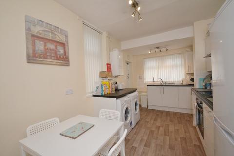 4 bedroom terraced house to rent, Carill Drive, Manchester M14