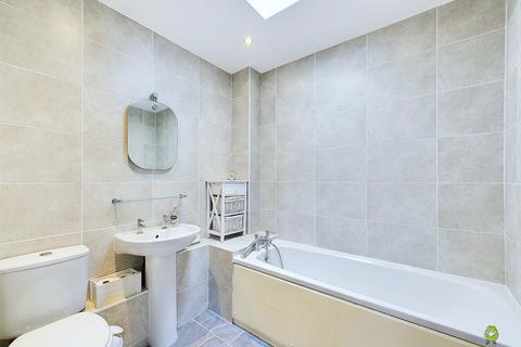 2 bedroom flat for sale, Louise Court, Devonshire Road, Bexleyheath, Kent, DA6